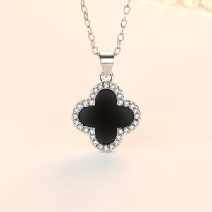 Ảnh cỏ bốn lá khảm đá